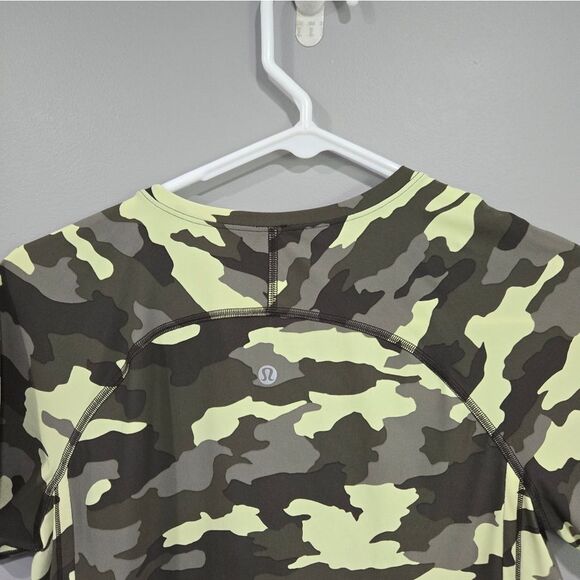 🐢 lululemon UVP Run SS Size 4 short sleeve shirt Like New Size 4 XS - Picture 10 of 11